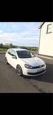 2010 - Volkswagen Golf ---