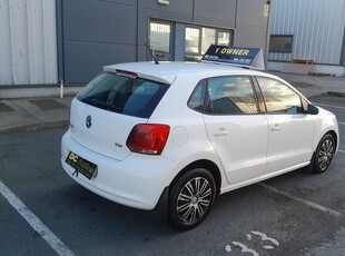 2010 - Volkswagen Polo Manual