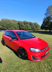 2014 - Volkswagen Golf Manual