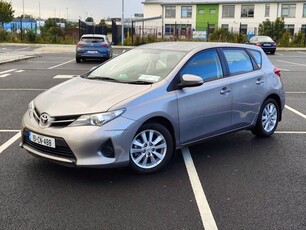 2015 - Toyota Auris Manual