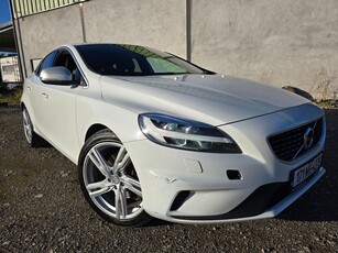 2017 - Volvo V40 Manual