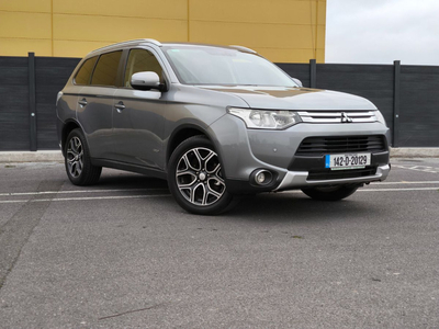 2014 (142) Mitsubishi Outlander