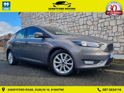 2016 (161) Ford Focus