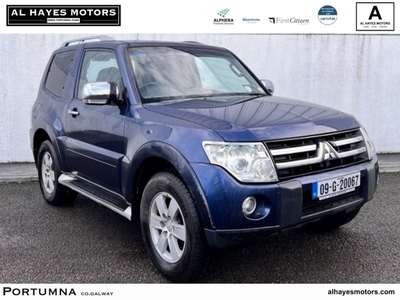 2009 - Mitsubishi Pajero Manual