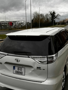 2010 - Toyota Estima ---