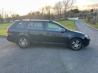 2010 - Volkswagen Golf ---