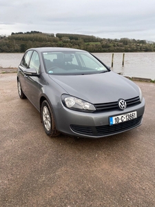 2010 - Volkswagen Golf ---