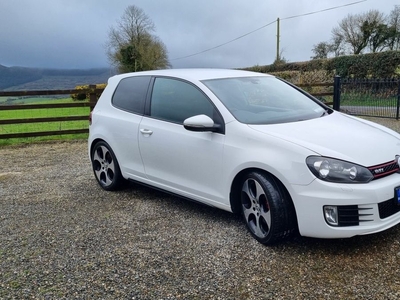 2010 - Volkswagen Golf Manual