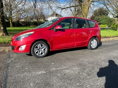 2011 - Renault Grand Scenic Manual