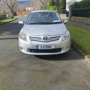 2011 - Toyota Auris Manual