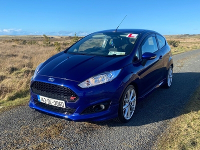 2014 - Ford Fiesta Manual