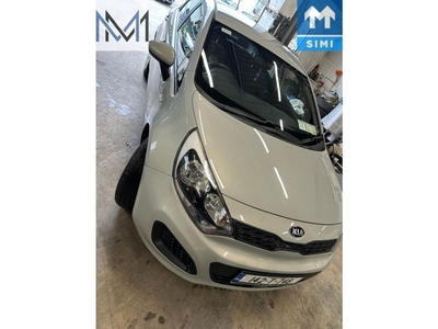 2014 - Kia Rio Manual