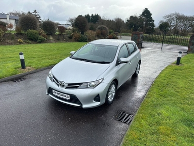 2014 - Toyota Auris Manual