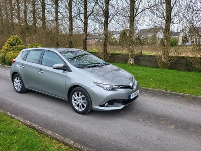 2016 - Toyota Auris Manual