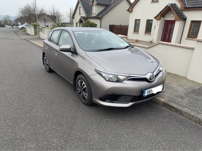 2016 - Toyota Auris Manual