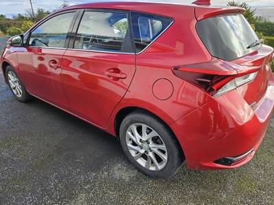 2016 - Toyota Auris Manual