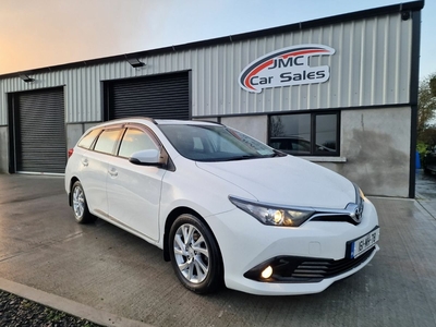 2016 - Toyota Auris Manual