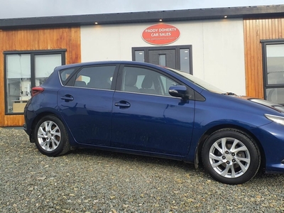 2017 - Toyota Auris Manual