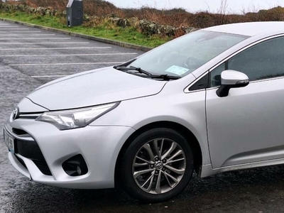 2017 - Toyota Avensis Manual