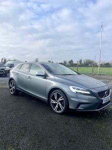 2017 - Volvo V40 Manual