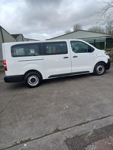 2020 - Opel Vivaro Manual