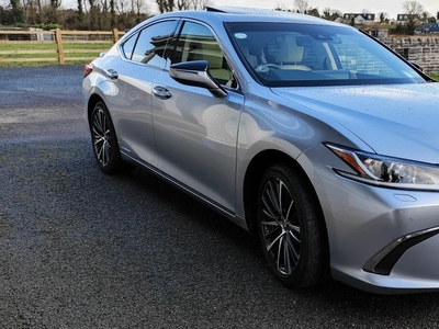 2022 - Lexus ES Automatic