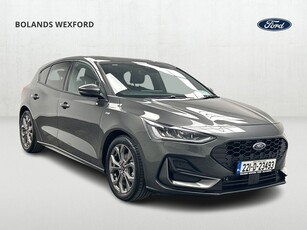 2022 (221) Ford Focus