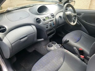 2002 - Toyota Yaris Manual