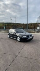 2002 - Volkswagen Golf ---