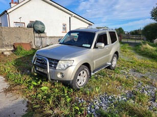 2008 - Mitsubishi Pajero Manual