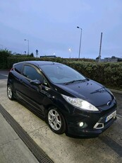 2010 - Ford Fiesta ---