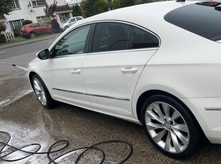 2011 - Volkswagen Passat Manual