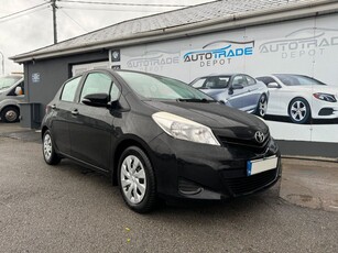 2013 - Toyota Yaris Manual