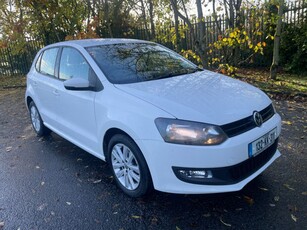 2013 - Volkswagen Polo Manual