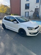 2014 - Volkswagen Polo Automatic