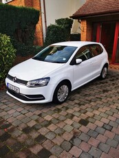 2014 - Volkswagen Polo Automatic