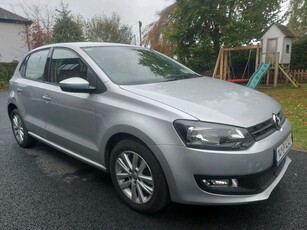 2014 - Volkswagen Polo Manual