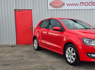 2014 - Volkswagen Polo Manual