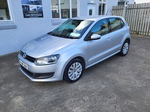 2014 - Volkswagen Polo Manual