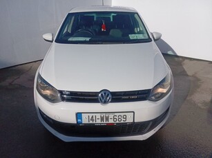 2014 - Volkswagen Polo Manual