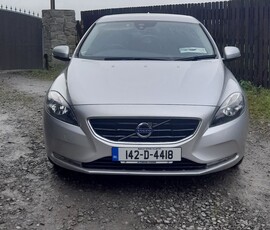 2014 - Volvo V40 Manual