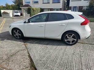 2014 - Volvo V40 Manual