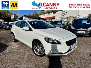 2016 - Volvo V40 Manual