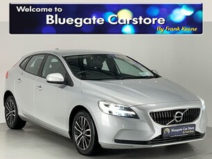 2017 - Volvo V40 Manual