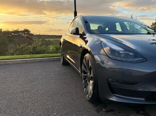 2022 - Tesla Model 3 Automatic