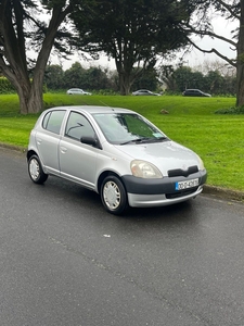 2000 - Toyota Yaris Manual