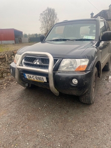 2004 - Mitsubishi Pajero Manual