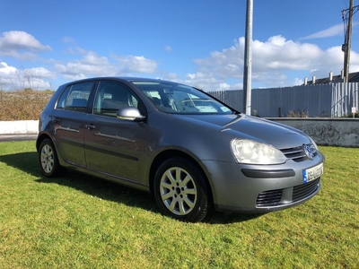 2005 - Volkswagen Golf ---