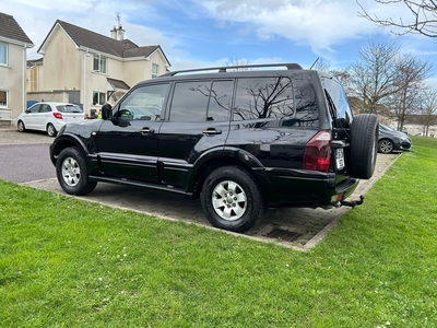 2006 - Mitsubishi Pajero Manual