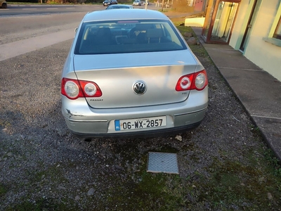 2006 - Volkswagen Passat Manual